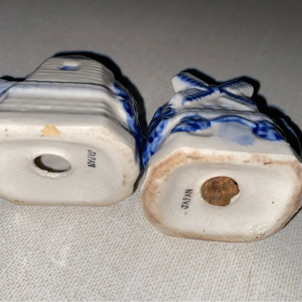 Vintage Windmill Salt And Pepper Shakers Japan White with Blue‎